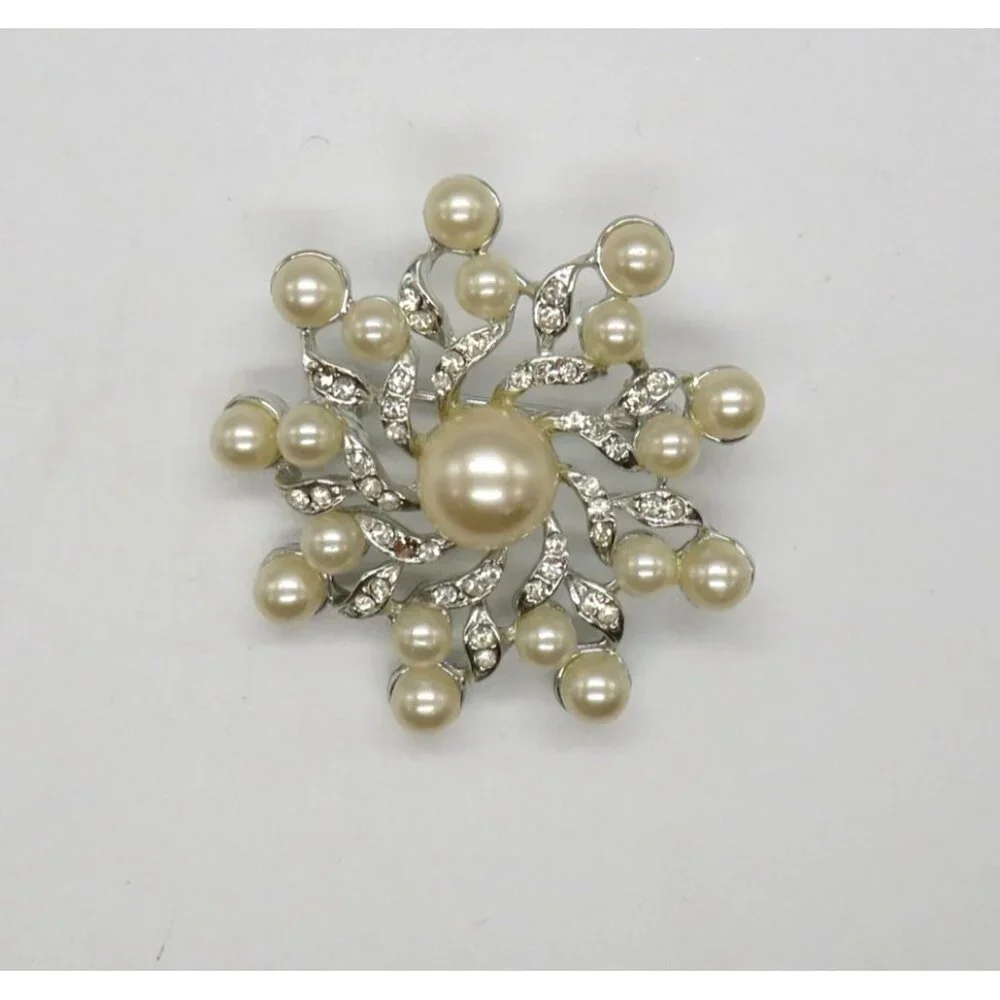 Vintage Imitation Pearl Brooch Silver Tone Clear Rhinestone Floral Design‎